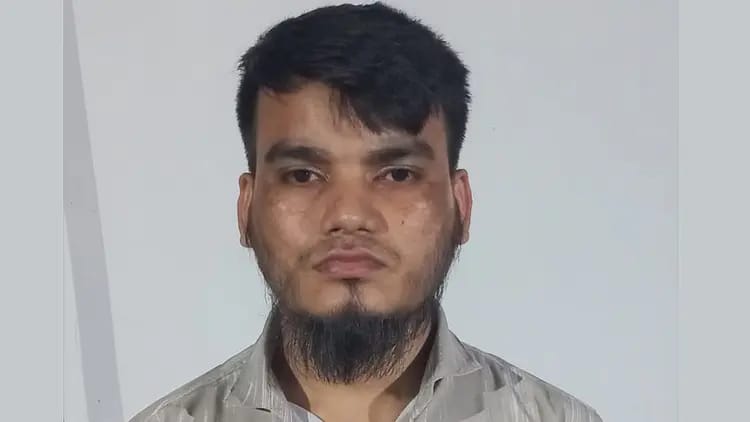 গাইবান্ধায় অবসরপ্রাপ্ত শিক্ষক হত্যা মামলার পলাতক আসামি সাবু সাভারে গ্রেফতার
