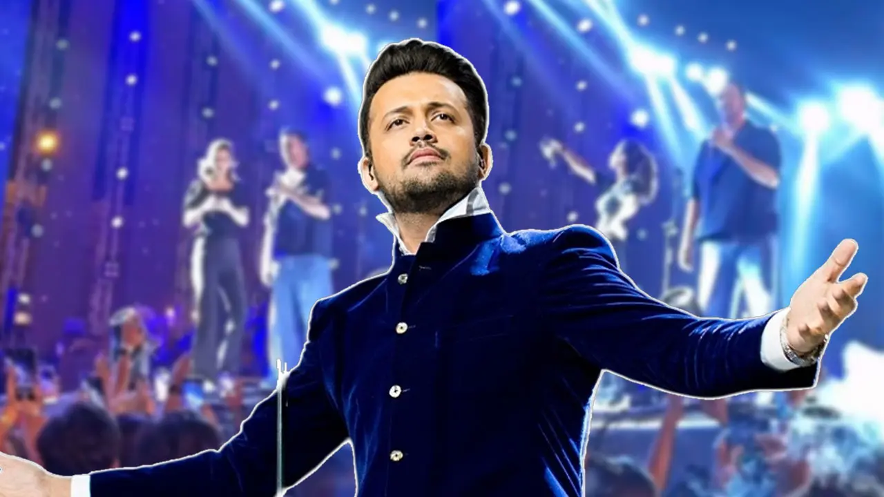 মঞ্চে অদ্ভুত কাণ্ড নারী ভক্তের, অস্বস্তিতে আতিফ আসলাম