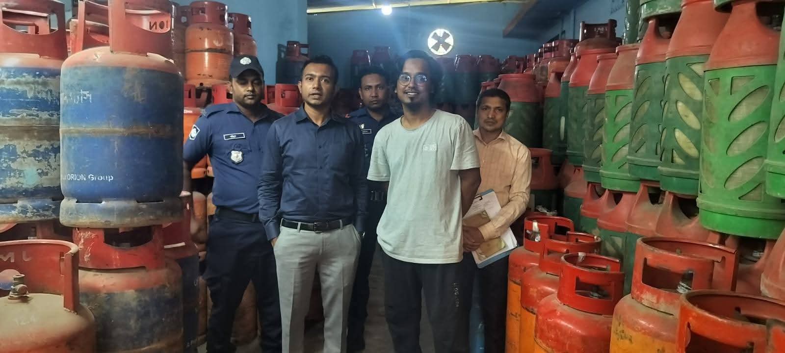 ভোক্তা অধিকার মাঠে নামতেই ফাঁসলো ‘গ্যাস-দই’ সিন্ডিকেট