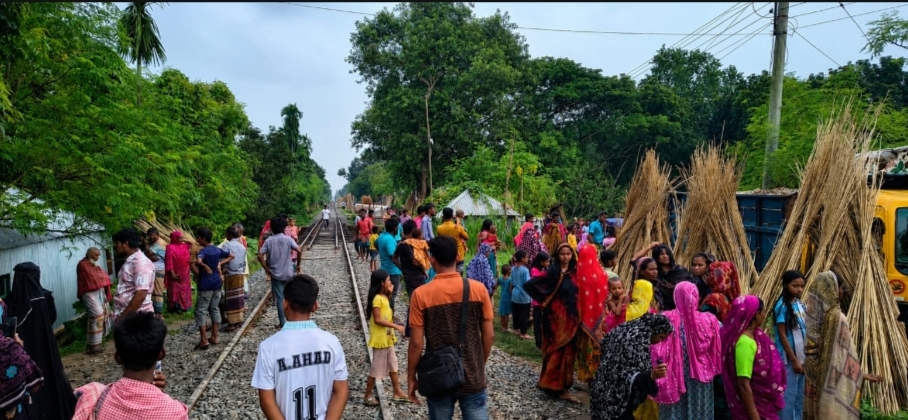 রাজবাড়ীতে সন্তানকে বাঁচাতে গিয়ে ট্রেনের ধাক্কায় মায়ের মৃত্যু