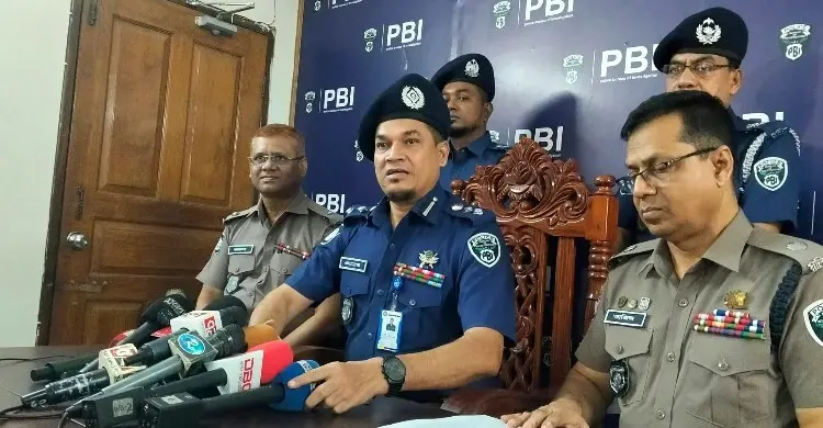 অনলাইন প্রতারণায় ৩৪ লাখ টাকা আত্মসাৎ, গ্রেপ্তার ৩