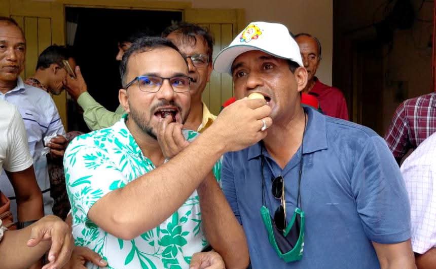 ঠাকুরগাঁওয়ের কৃতি সন্তান মির্জা ফখরুল রাষ্ট্রপতি নির্বাচিত হওয়ায় প্রেসক্লাবে আনন্দ-মিষ্টি বিতরণ