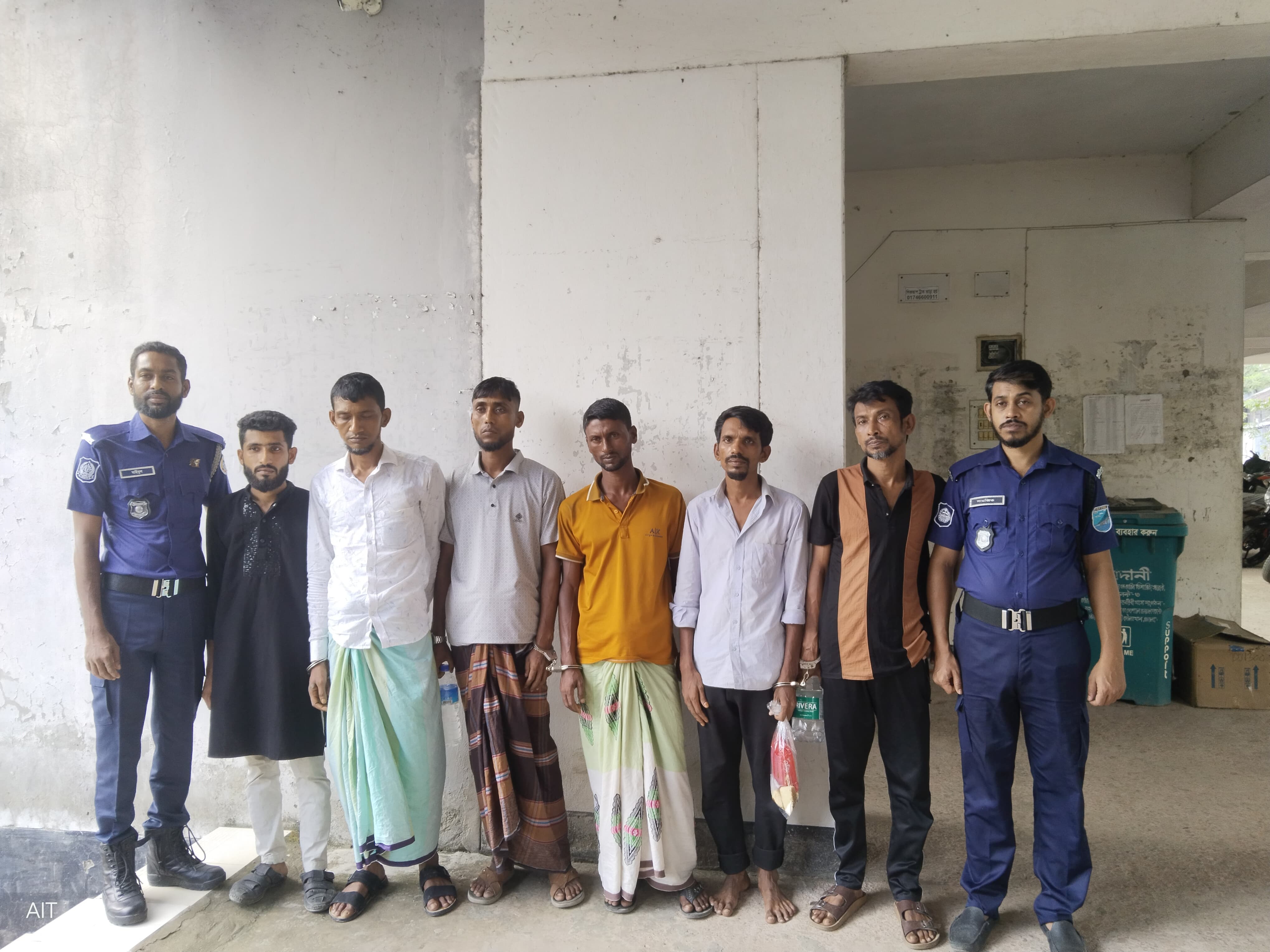 ভোলার দৌলতখানে মাদকবিরোধী অভিযানে গ্রেপ্তার - ৬