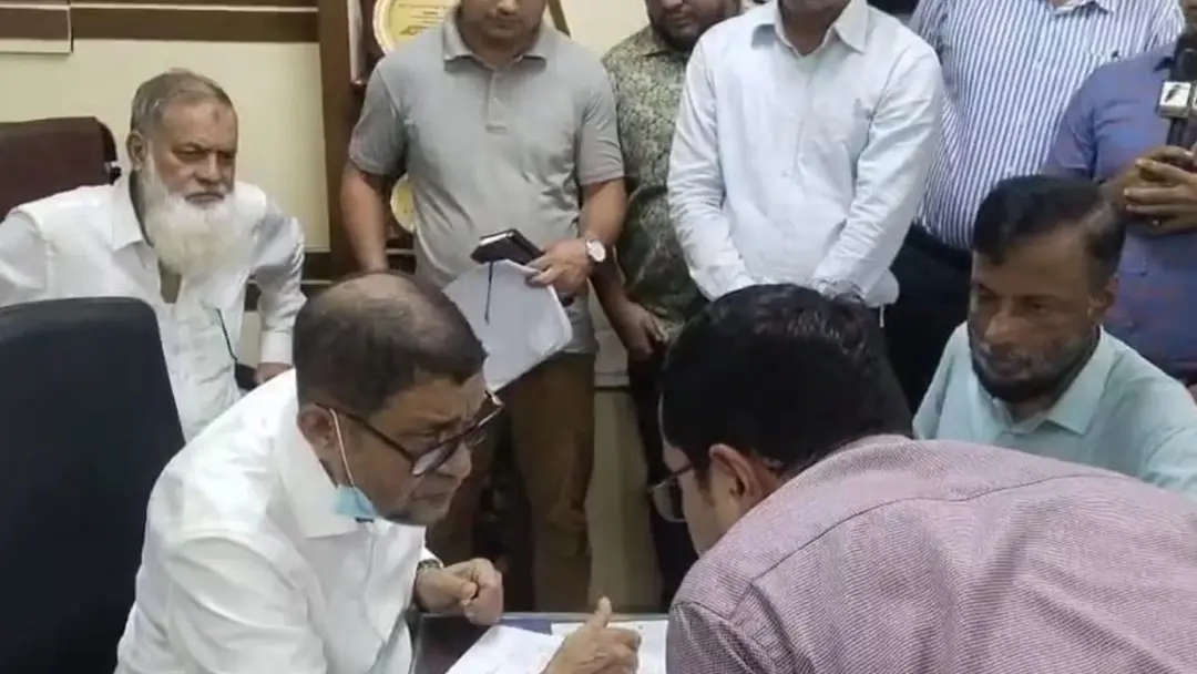হঠাৎ নোয়াখালী জেনারেল হাসপাতালে স্বাস্থ্যমন্ত্রী, তত্ত্বাবধায়ক ক্লোজড