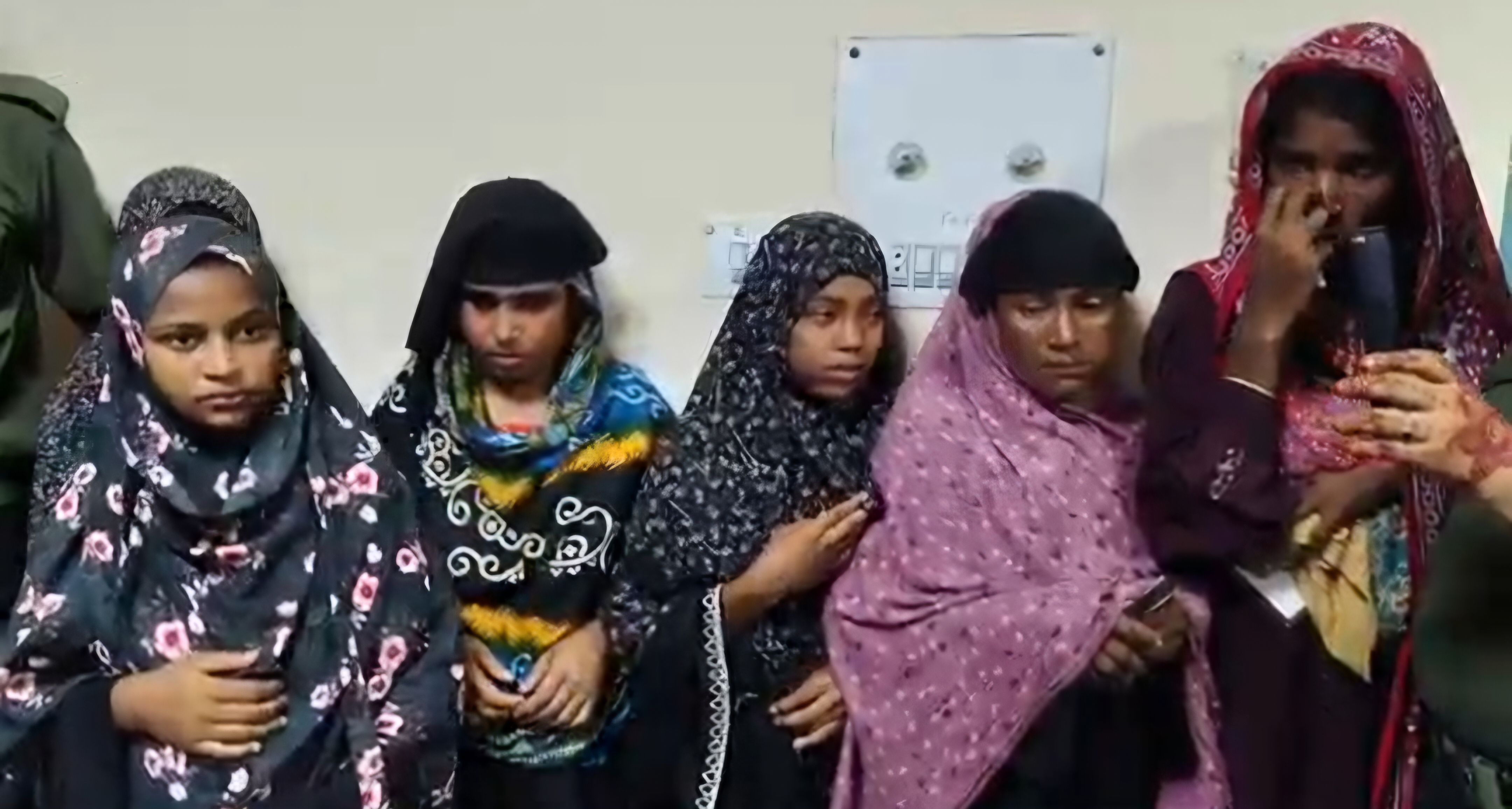 মেহেরপুরে চুরি ও পকেটমারের অভিযোগে ৬ নারী আটক
