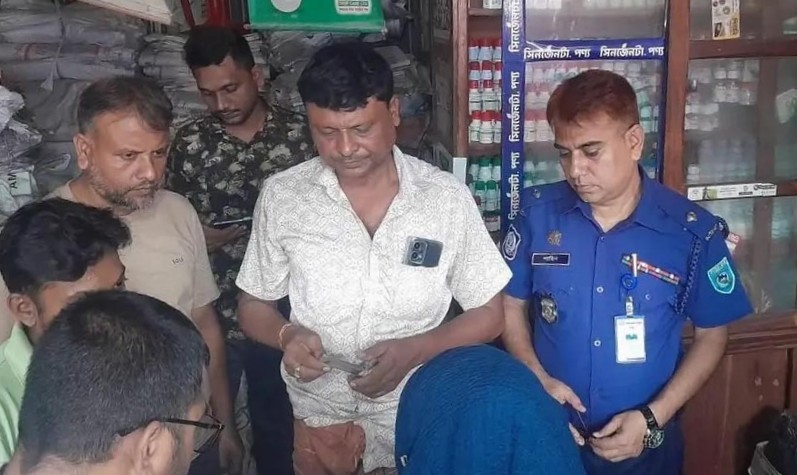 অবৈধভাবে সার মজুত : গাইবান্ধায় ব্যবসায়ীকে জরিমানা