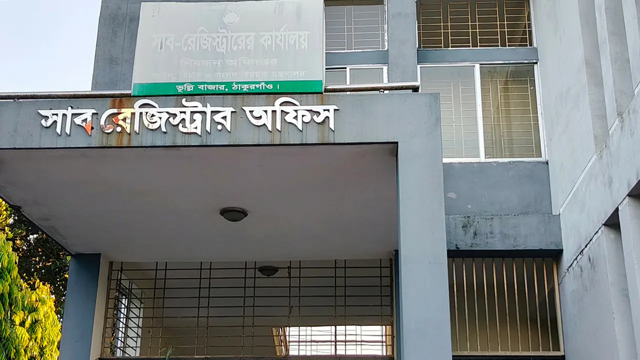 ঠাকুরগাঁওয়ে প্রশাসনিক জটে নামজারি বন্ধ, ভোগান্তিতে হাজারো মানুষ
