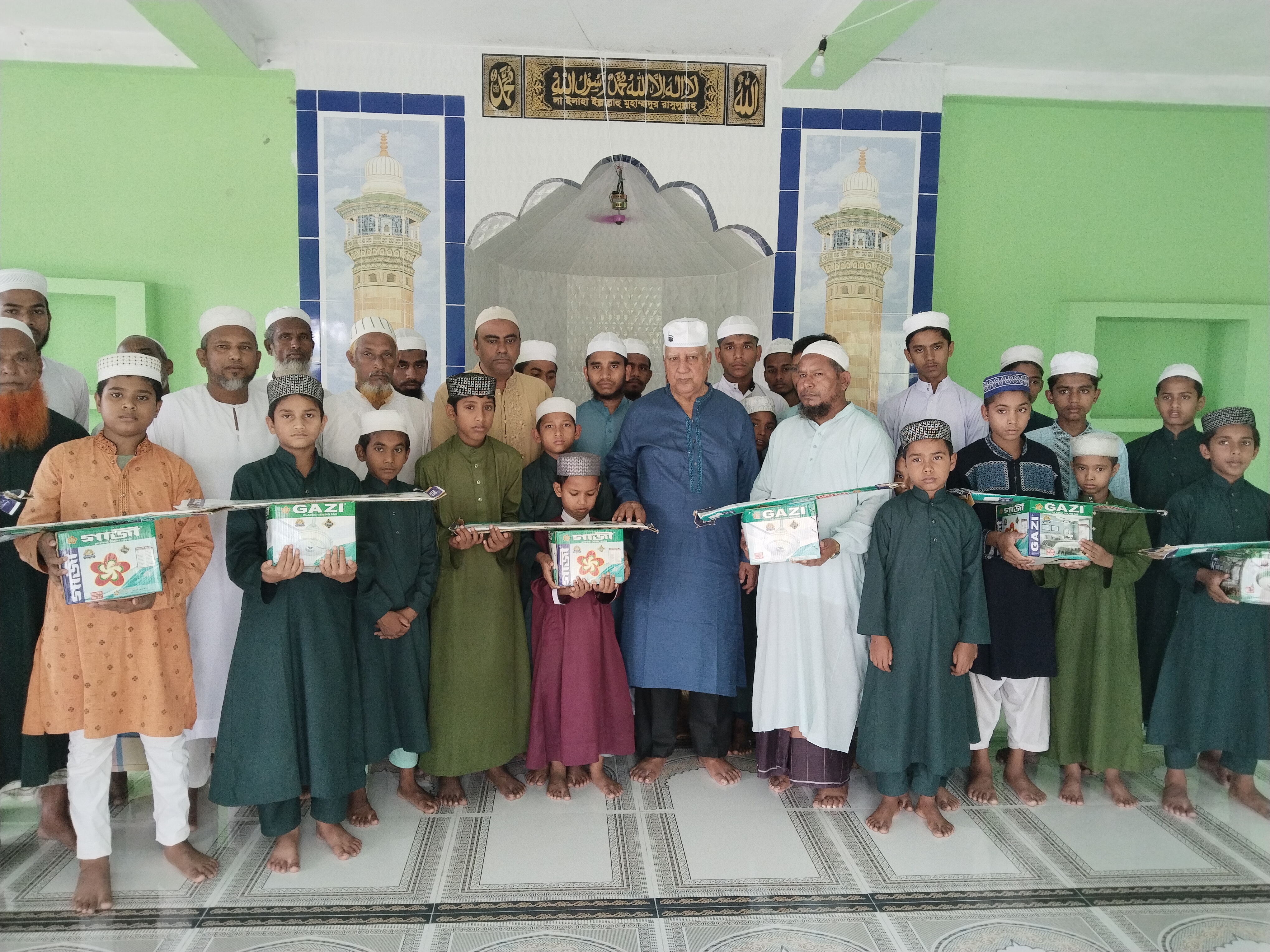 নীলফামারীতে মসজিদ মাদ্রাসায় জেলা পরিষদের ফ্যান বিতরণ