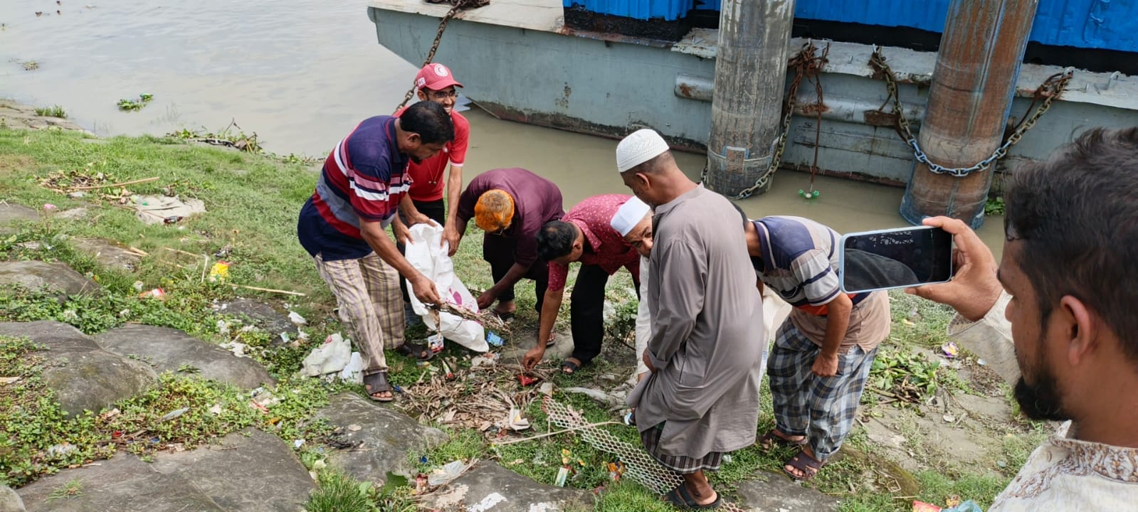 বলেশ্বরে ‘আন্তর্জাতিক উপকূল পরিচ্ছন্নতা’ দিবস