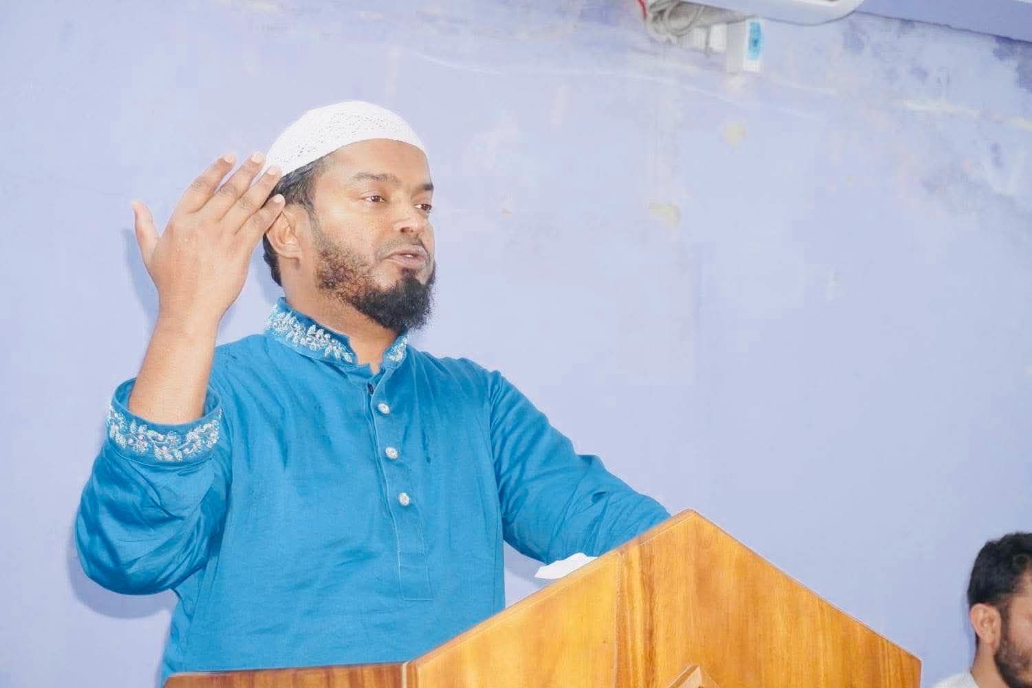 নড়াইলের জামায়াত এমপির মেয়ের নাম অনুদানের তালিকায় দেওয়ায় সামাজিক যোগাযোগ মাধ্যমে ভাইরাল