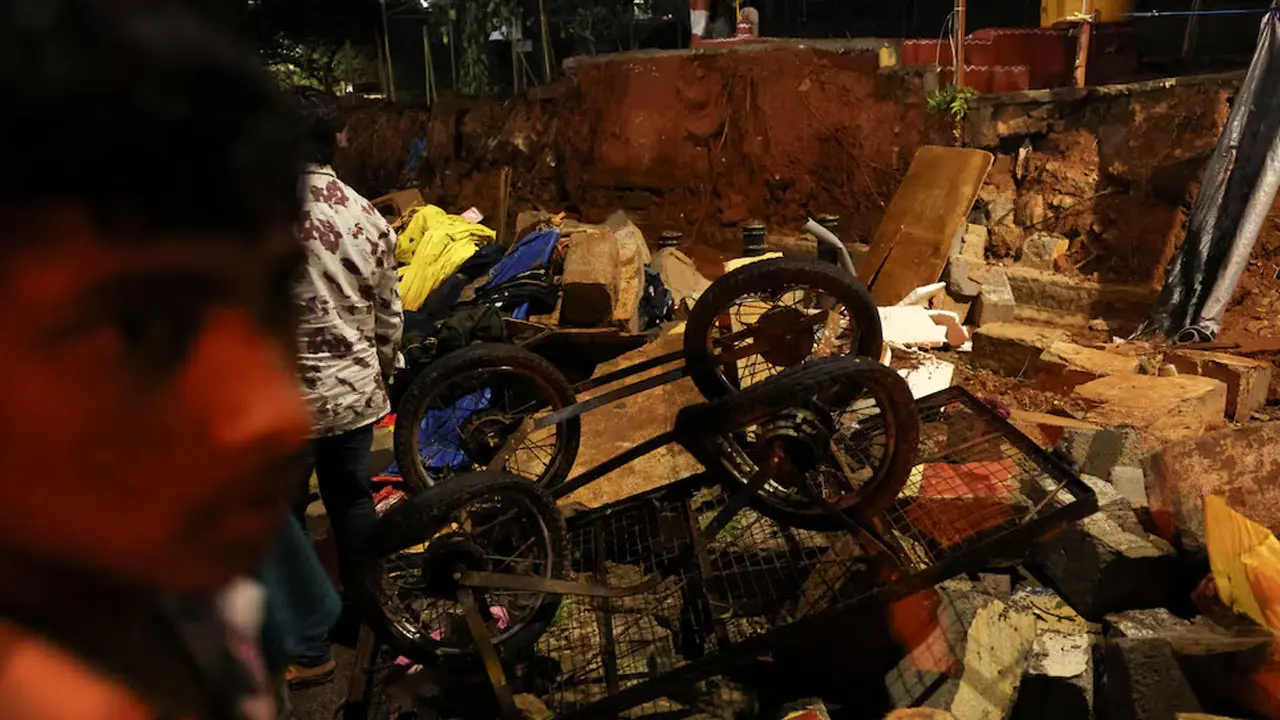 বেঙ্গালুরুতে হাসপাতালের দেওয়াল ধসে শিশুসহ নিহত ৭