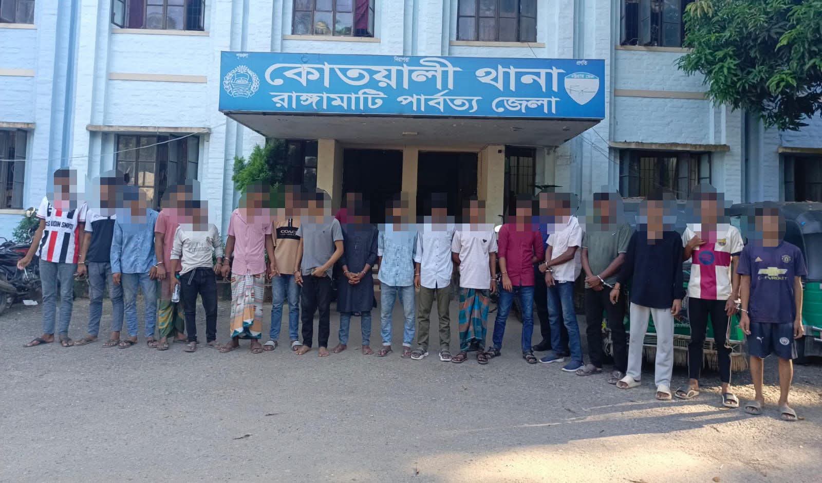 রাঙ্গামাটিতে বিশেষ অভিযানে কিশোরসহ ৩৫ জন আটক