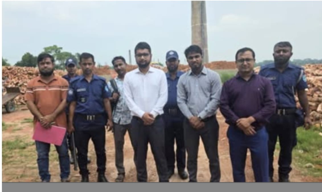 বন্দরে বায়ু দূষণকারী অবৈধ খান ব্রিকস ও আল্লাহ মহান ব্রিকস বন্ধের নির্দেশ,জরিমানা