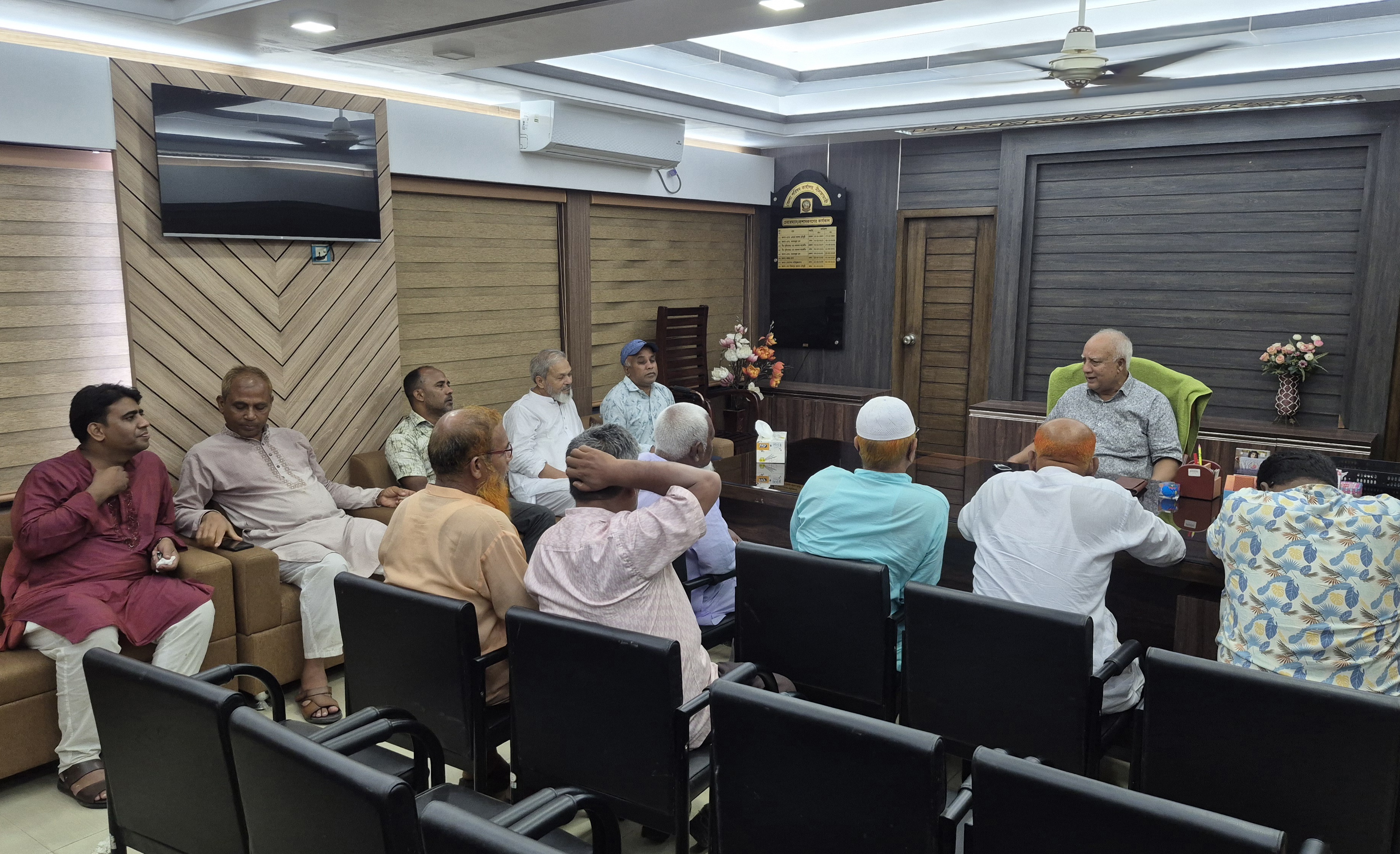 নীলফামারীতে জেলা পরিষদের প্রশাসকের সঙ্গে ইউপি চেয়ারম্যানদের মতবিনিময়