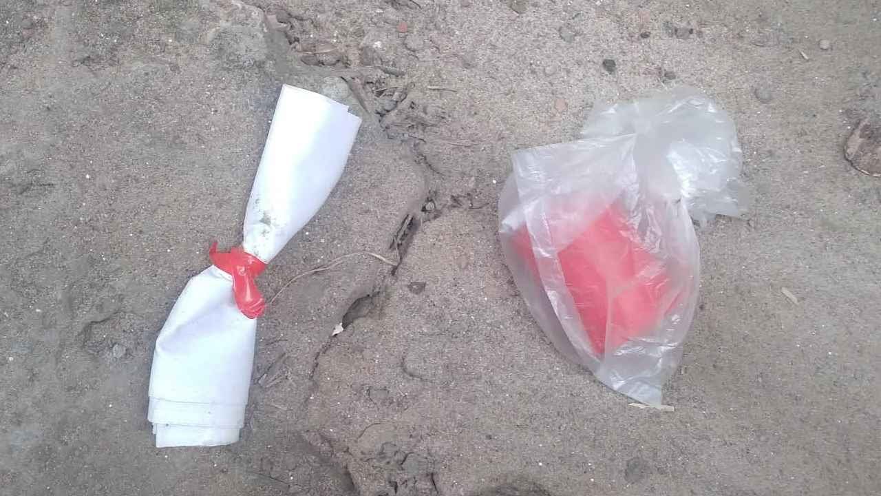মেহেরপুরে বোমা সদৃশ বস্তু, চিরকুট ও সাদা কাপড় উদ্ধার