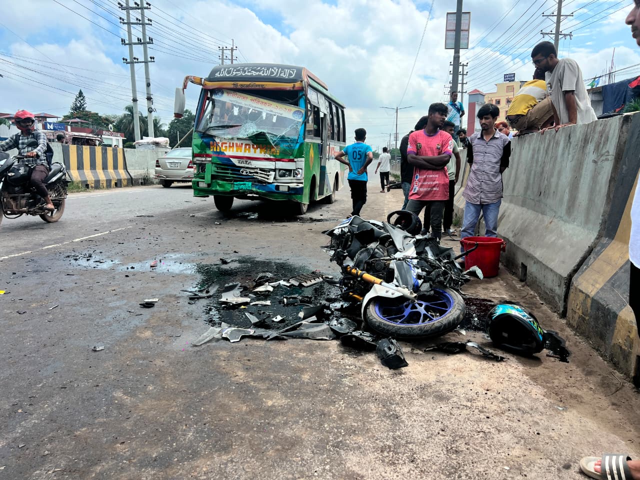 ধামরাইয়ে চার পরিবহনের সংঘর্ষ, প্রাণ হারালেন দুই মোটরসাইকেল আরোহী