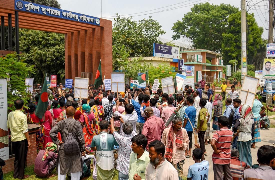 আসামি গ্রেফতার ও বিচারের দাবিতে গাইবান্ধায় সাঁওতালদের অবস্থান কর্মসূচি পালন