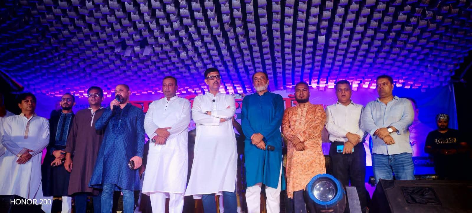 সাভারে মানবিক কনসার্ট ক্যানসার আক্রান্ত শেফ আশরাফুজ্জামানের চিকিৎসায় ১৭ লাখ টাকা সংগ্রহ