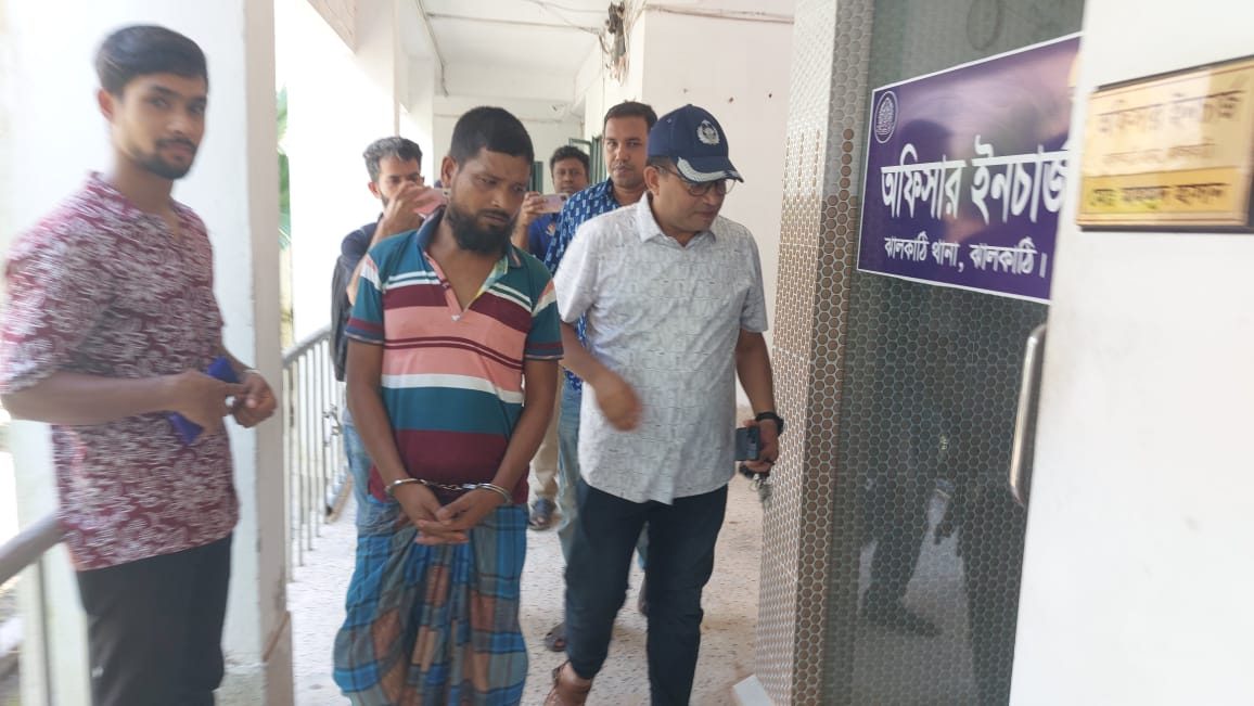 ঝালকাঠি সদর হাসপাতাল থেকে ৬০ বছর বয়সী নারীকে ডেকে নিয়ে ধর্ষণ, গ্রেপ্তার-২