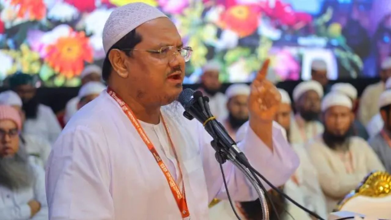 চাঁদাবাজ-দখলবাজদের বিষদাঁত উপড়ে ফেলতে বললেন চরমোনাই পীর