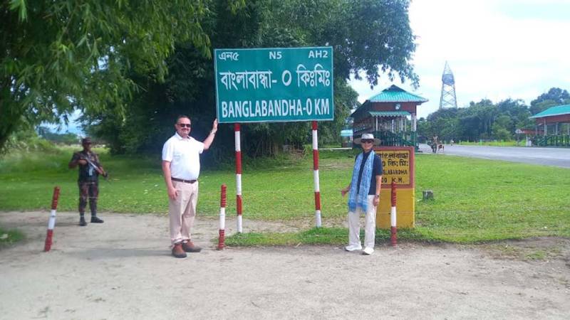 বাংলাবান্ধা স্থলবন্দর ও জিরো পয়েন্ট পরিদর্শনে মার্কিন রাষ্ট্রদূত