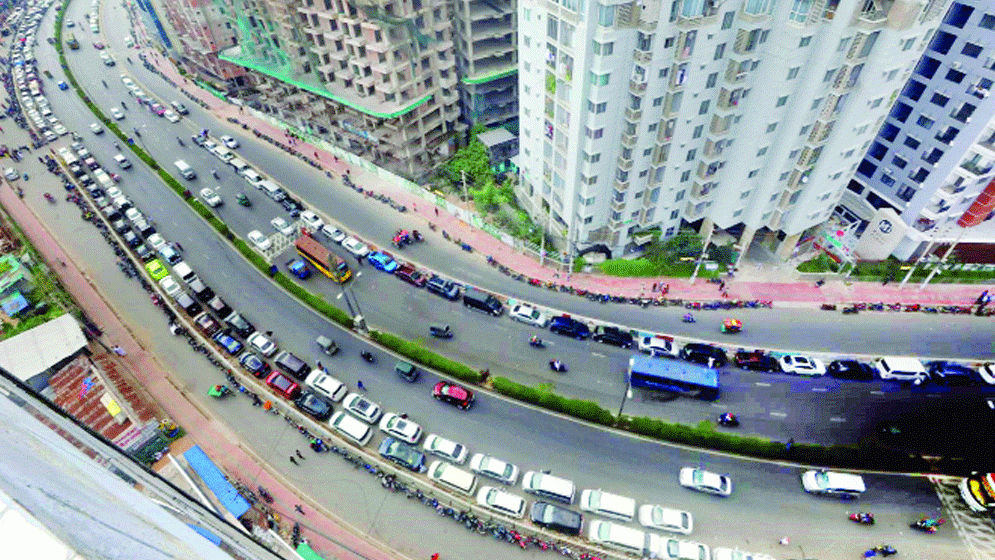 ২৯ ঘণ্টা অপেক্ষা, তবু অল্প তেল—ঢাকায় চরম ভোগান্তি