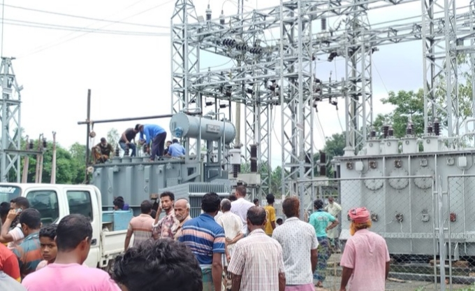 লালমনিরহাটে ঝড়ে বিকল ট্রান্সফরমার, চার দিন ধরে বিদ্যুৎবিহীন ২২ হাজার গ্রাহক