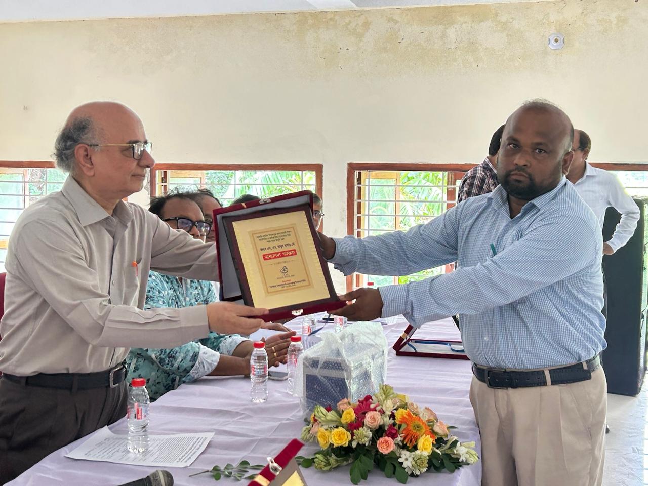 ফরিদপুর এডুকেশন এনকারেজিং সোসাইটির আয়োজনে বিভিন্ন ক্যাটাগরীতে পুরস্কার বিতরণ ও সংবর্ধনা অনুষ্ঠান