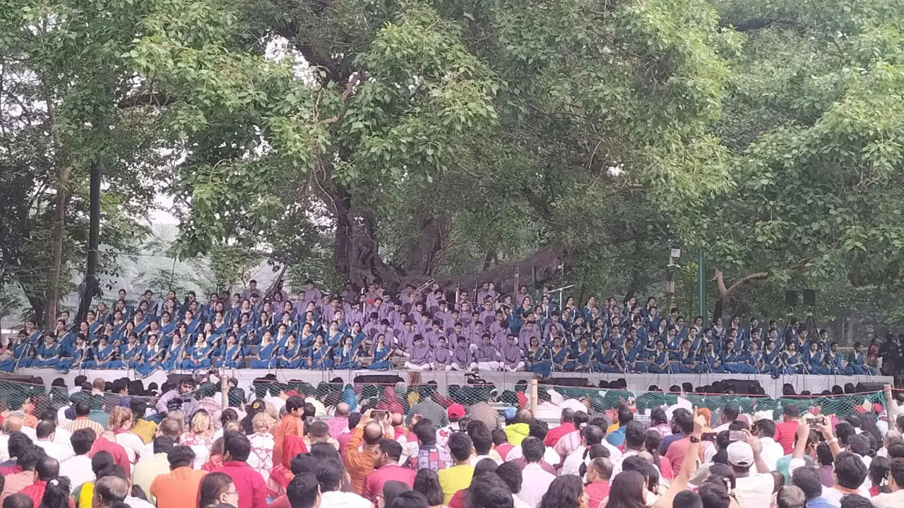 রমনার বটমূলে চলছে বর্ষবরণে ছায়ানটের বর্ণিল আয়োজন