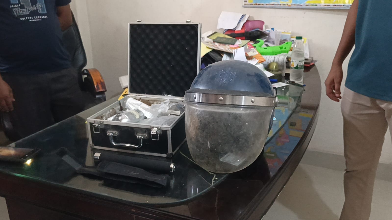 ডাকাতি হওয়া তেলের সূত্রে সোনারগাঁয়ে অভিযান, উদ্ধার সাউন্ড গ্রেনেডসহ পুলিশি সরঞ্জাম