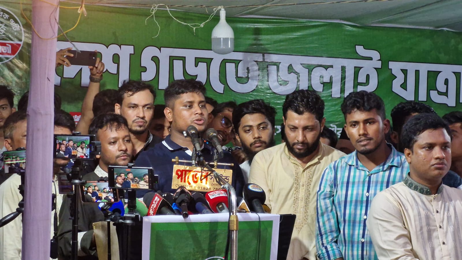 চাঁদাবাজ-দুর্নীতিবাজদের শুধু হাতবদল হয়েছে: হাসনাত আব্দুল্লাহ