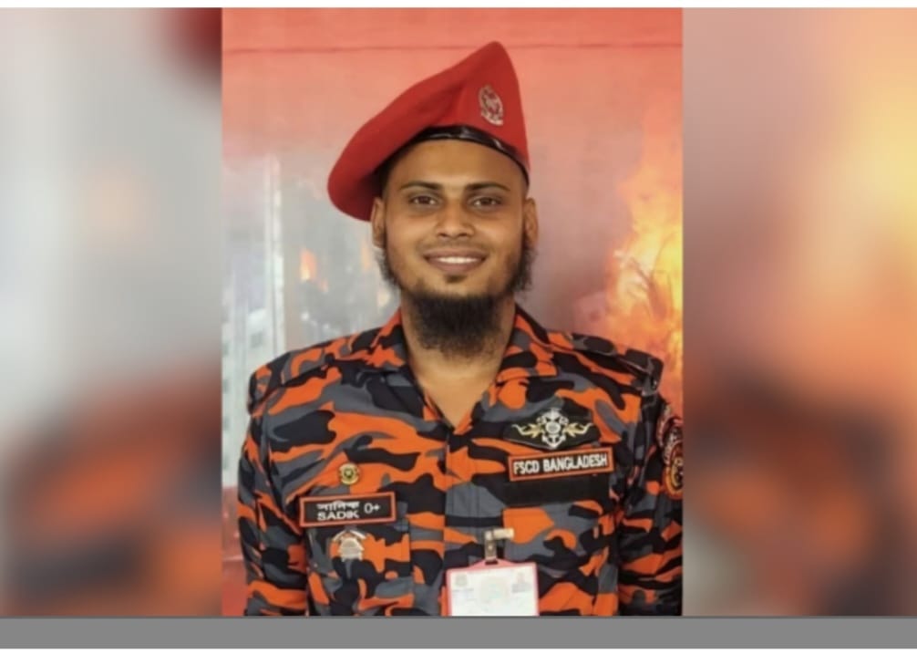 শীতলক্ষ্যা নদীতে কচুরিপানা পরিষ্কার করতে গিয়ে ফায়ারসার্ভিসের ডুবুরি নিখোঁজ