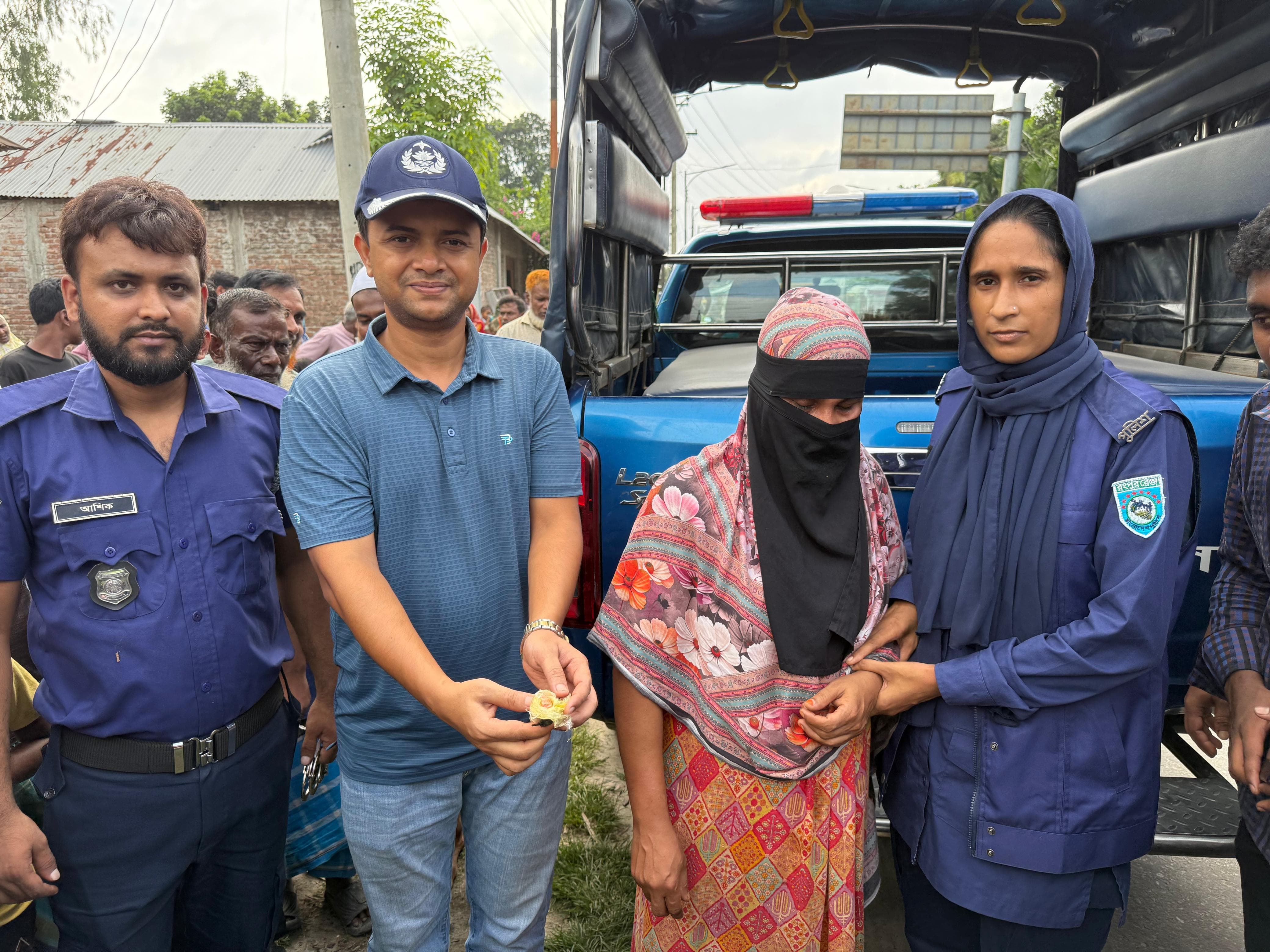 কুড়িগ্রামে শতাধিক ইয়াবাসহ নারী মাদক কারবারি গেন্দি গ্রেফতার