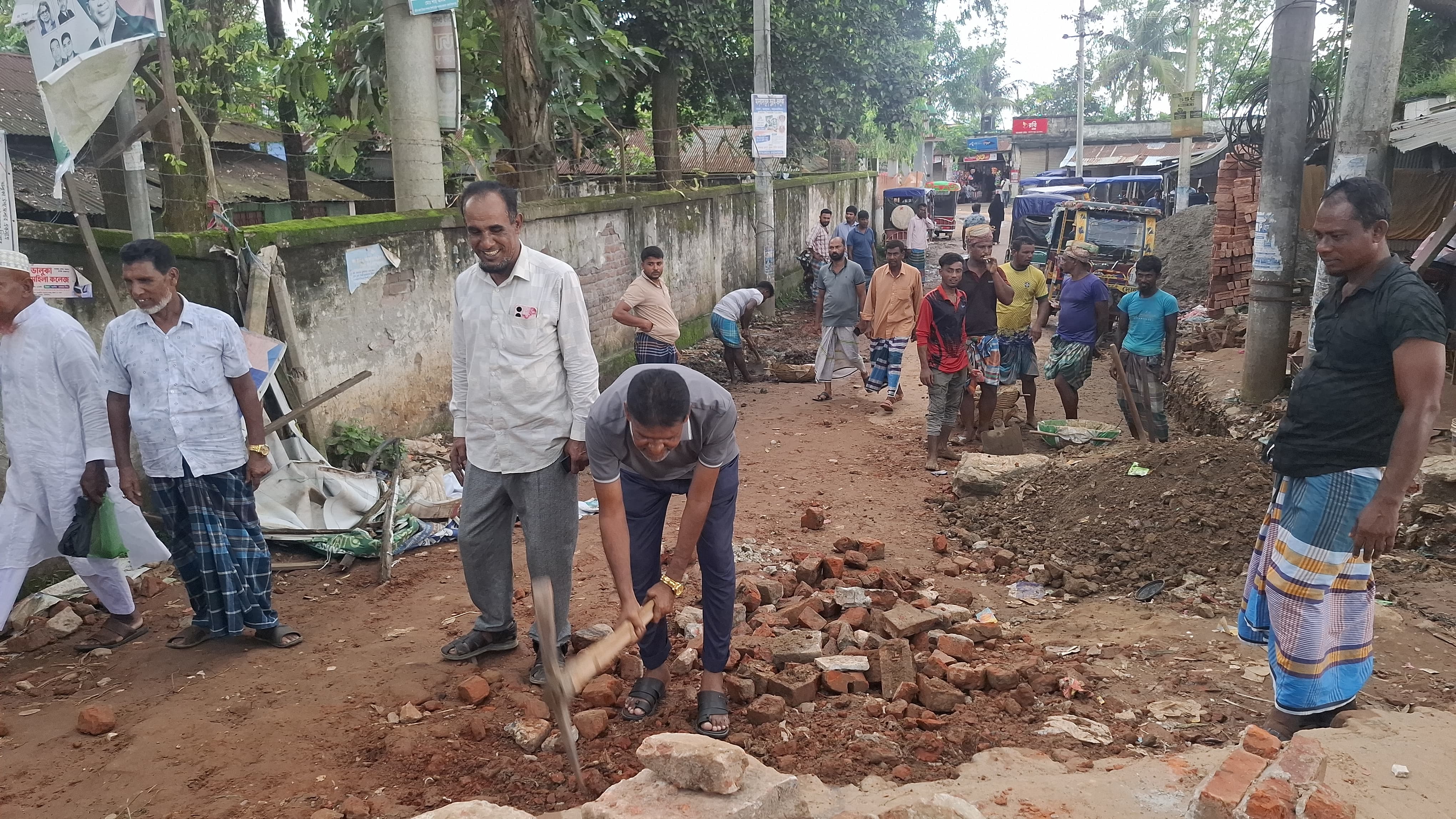 ঝুঁকিপূর্ণ মল্লিকবাড়ি-পাঁচগাও সড়কে বাঁধলো স্বস্তি