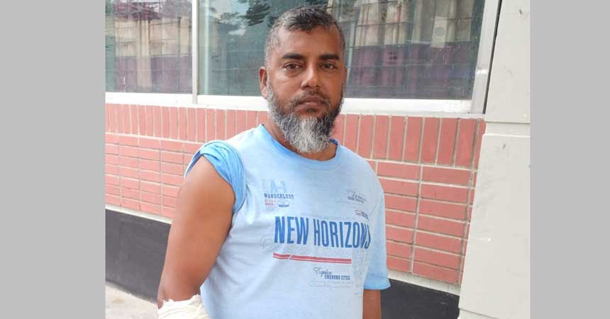 ঝালকাঠিতে সাংবাদিককে কুপিয়ে জখম