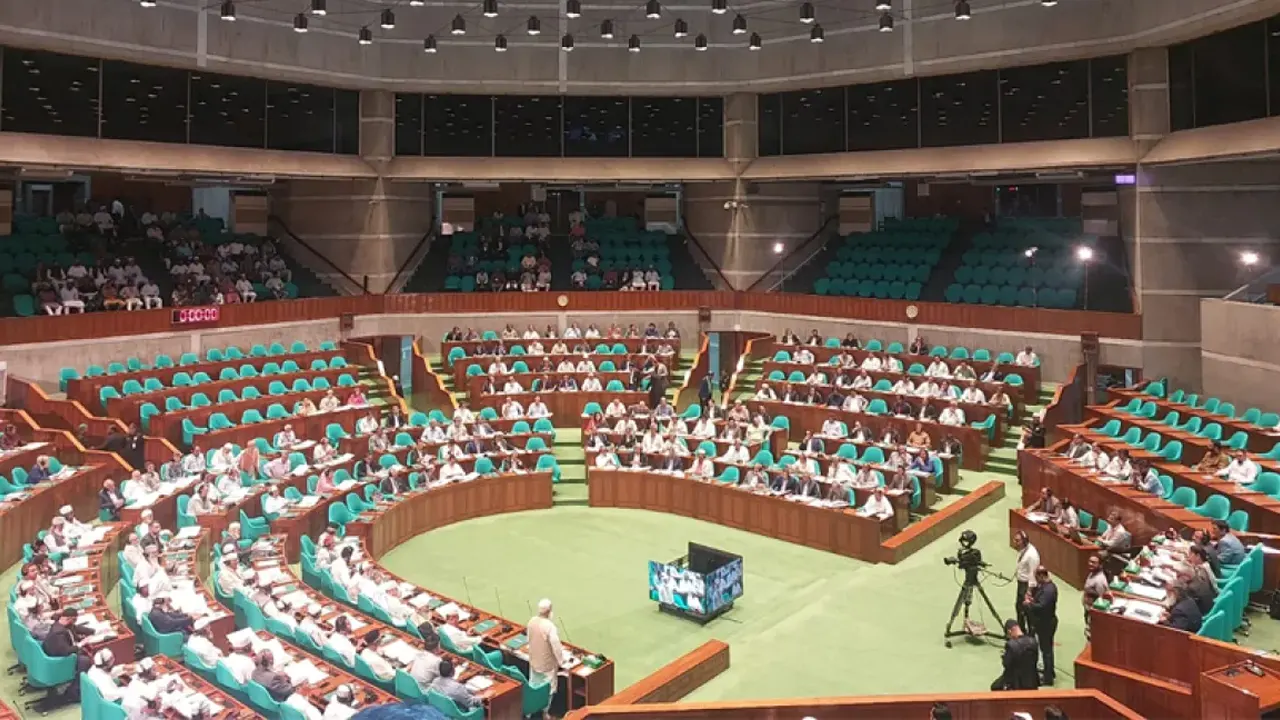 ১৩৩ অধ্যাদেশ পাসে তোড়জোড়: মঙ্গলবার থেকে সংসদ দুই সেশনে চলবে