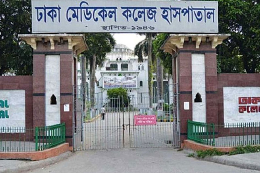 ঢাকা মেডিকেলে রোগী রেখে টিকিট কাটার কথা বলে উধাও দুই ব্যক্তি