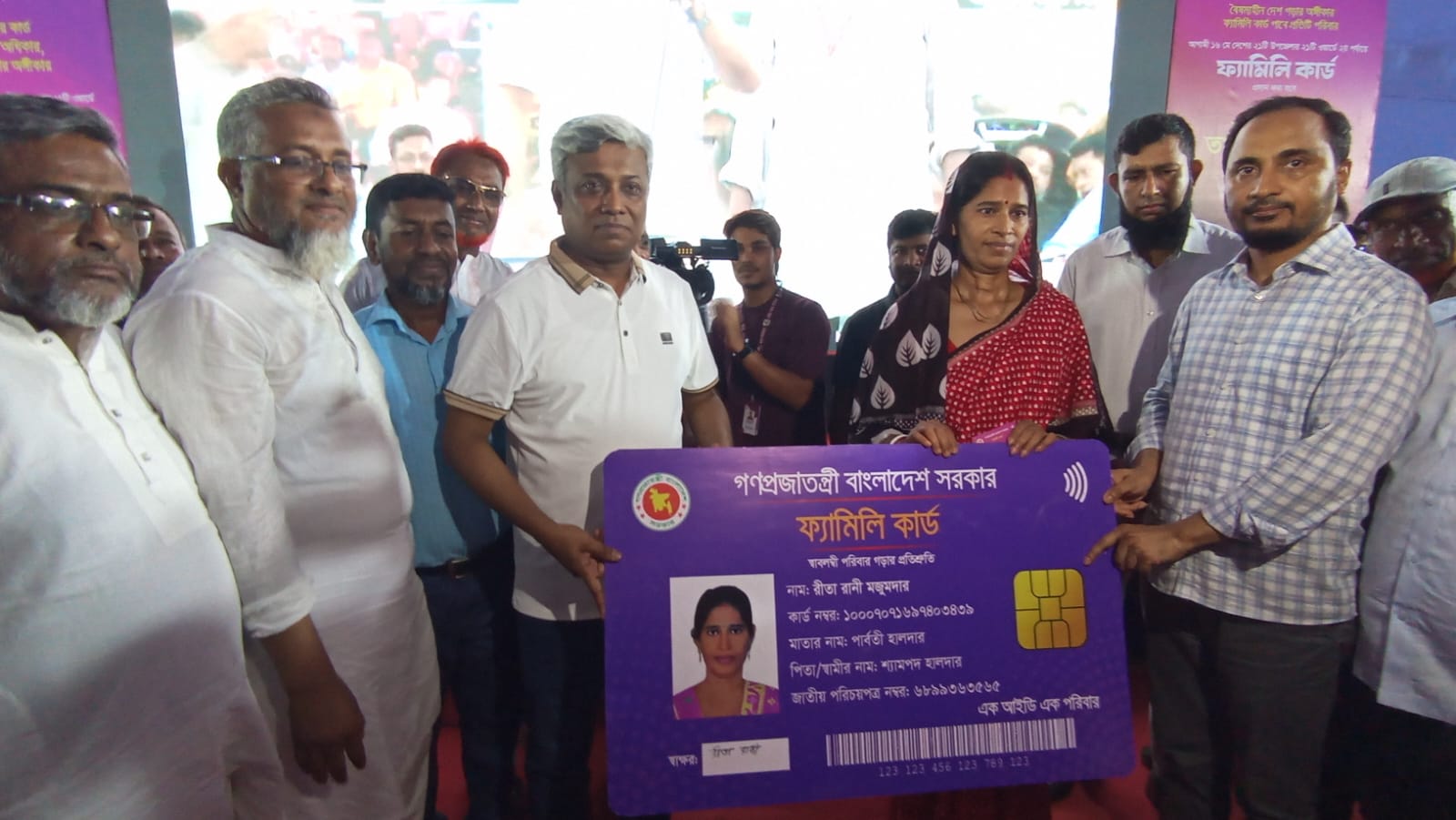 যশোরে ফ্যামিলি কার্ড পেলো দুই সহস্রাধিক নারী