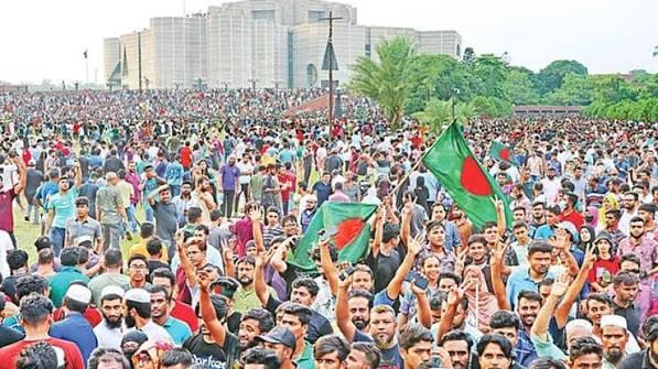 দুর্নীতির পুরোনো জালে আটকে গেল জুলাইয়ের স্বপ্ন