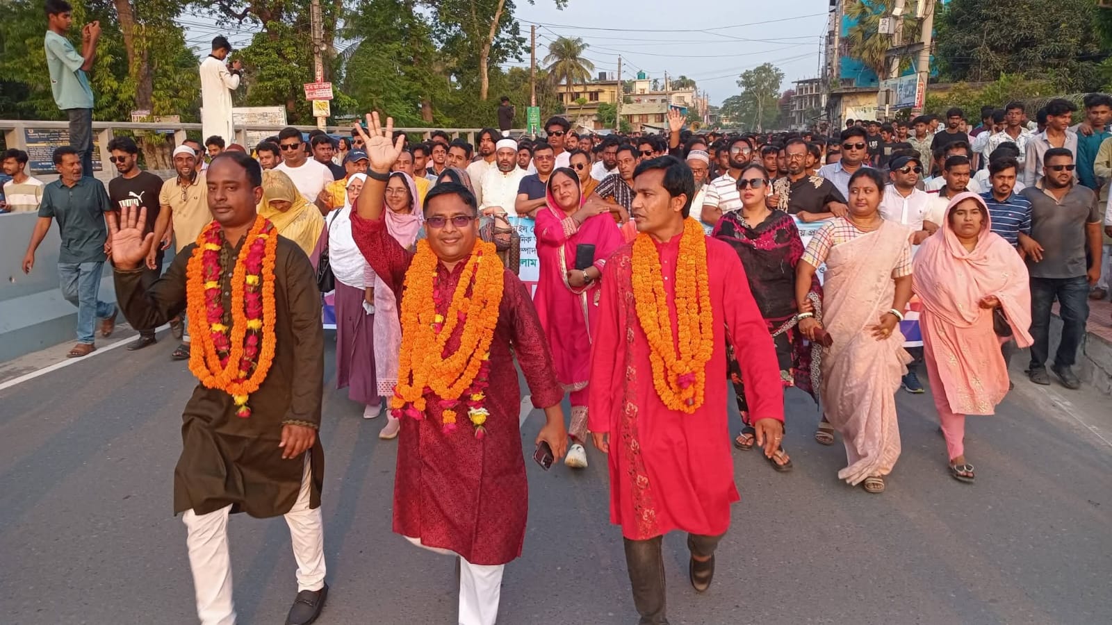 নড়াইলে ছাত্রদলের নতুন কমিটিকে স্বাগত জানিয়ে আনন্দ শোভাযাত্রা ও মিষ্টিমুখ