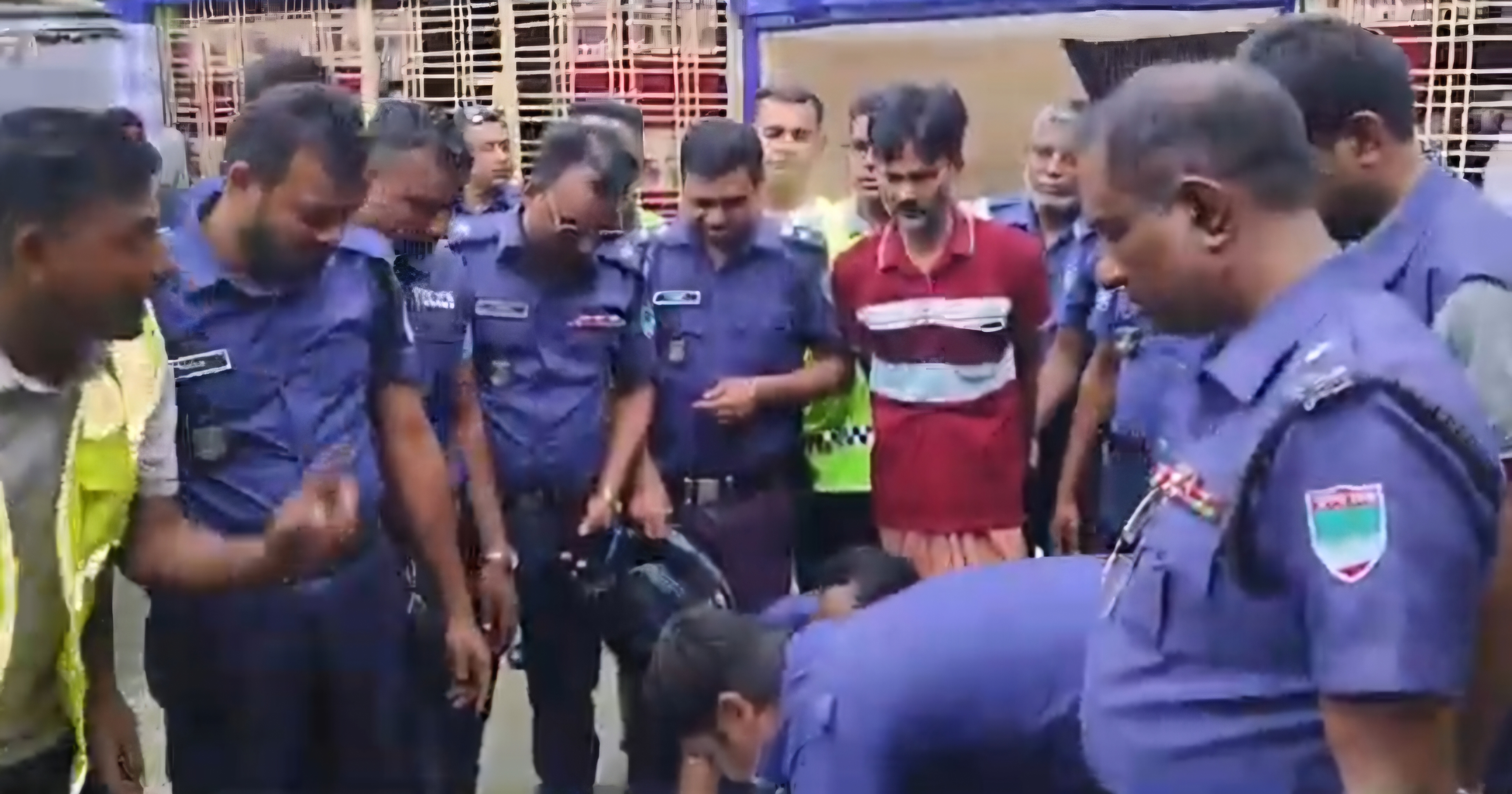 মেহেরপুরে পুলিশের মানকবিরোধী অভিযানে নারী সহ ৫ মাদককারবারী আটক