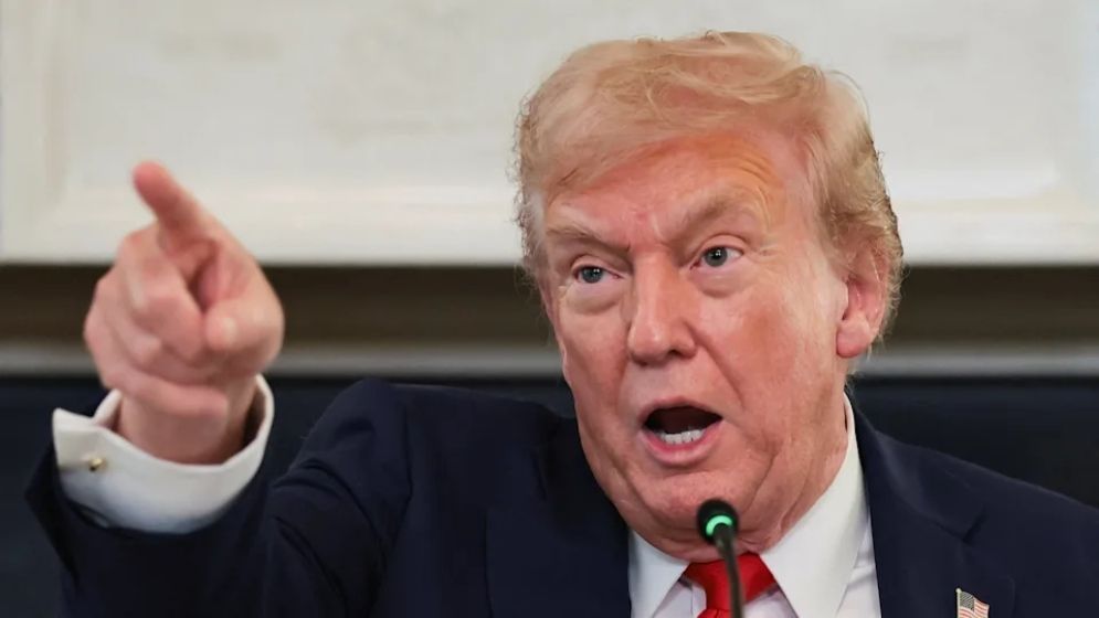 ইরান বিমানকর্মী উদ্ধার: সাংবাদিকের কাছে তথ্য না পেলে জেলে যাবে- ট্রাম্প