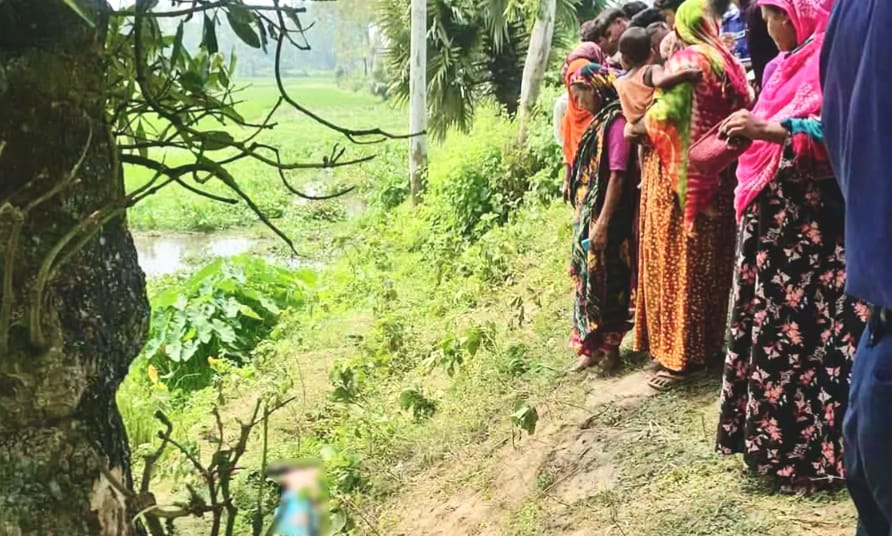 ডোবায় কিশোরের লাশ, অটোরিকশার খোঁজ নেই