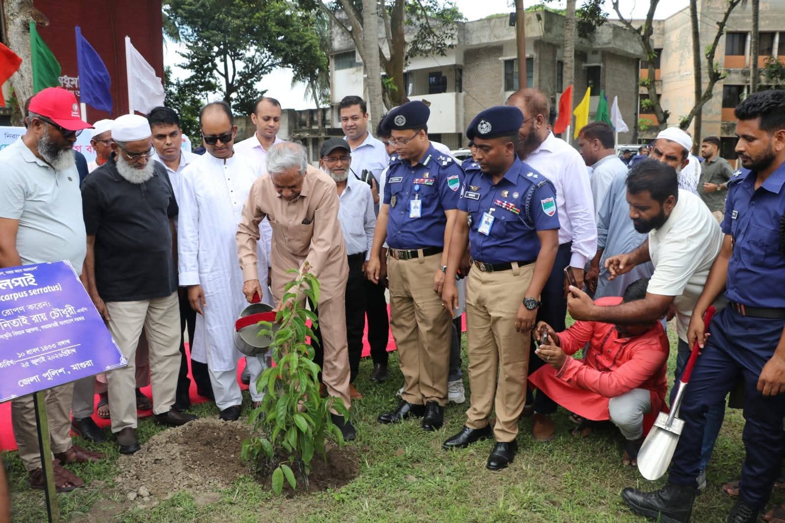 মাগুরায় ১০ হাজার গাছের চারা রোপণ কর্মসূচির উদ্বোধন