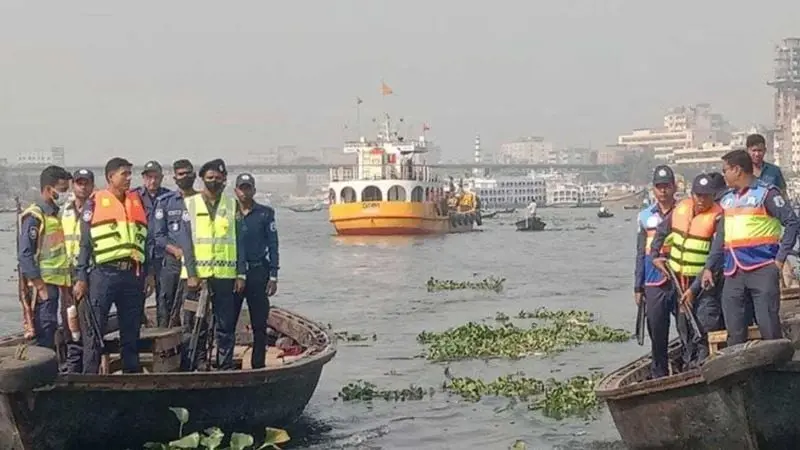 নারায়ণগঞ্জে নৌ-পুলিশের টহল নৌযানের সঙ্গে বাল্কহেডের সংঘর্ষ, পুলিশ সদস্যের মৃত্যু