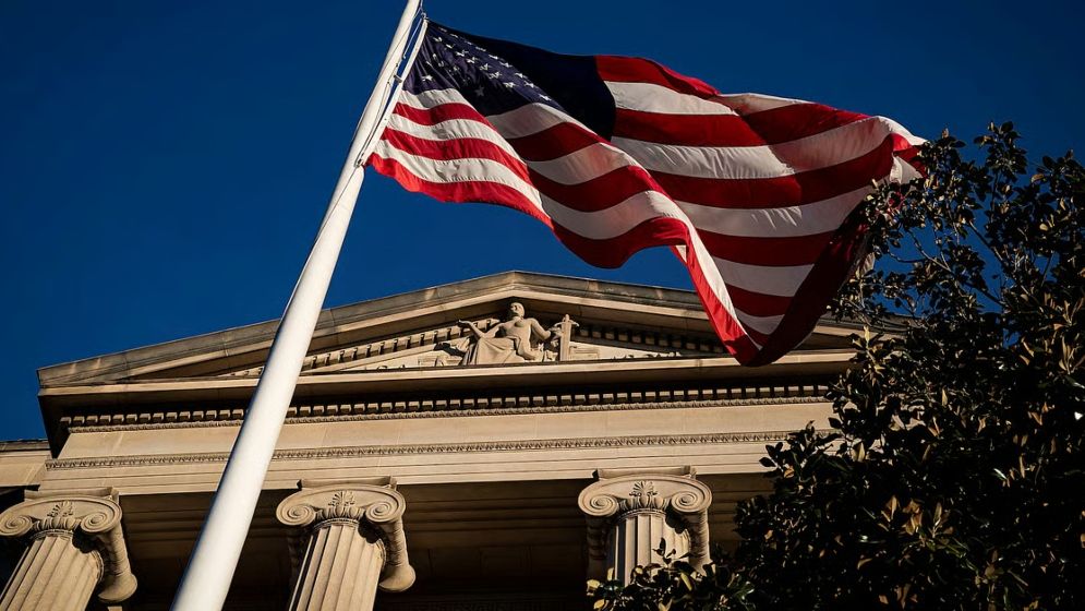 সপ্তাহে ৫ হাজার কোটি ডলার করে ঋণ নিচ্ছে যুক্তরাষ্ট্র