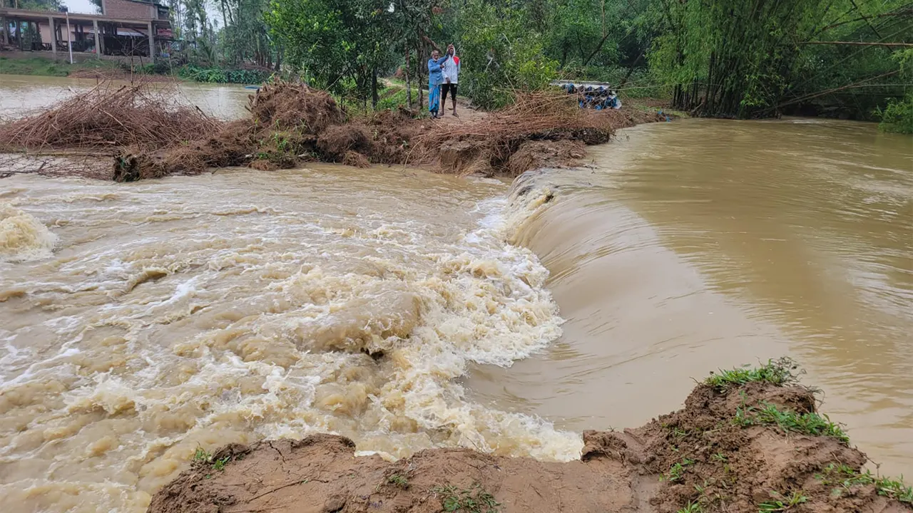 মৌলভীবাজারে পাহাড়ি ঢলে ভয়াবহ বন্যা, ৩০ গ্রাম পানিবন্দি ও ফসলের ব্যাপক ক্ষতি