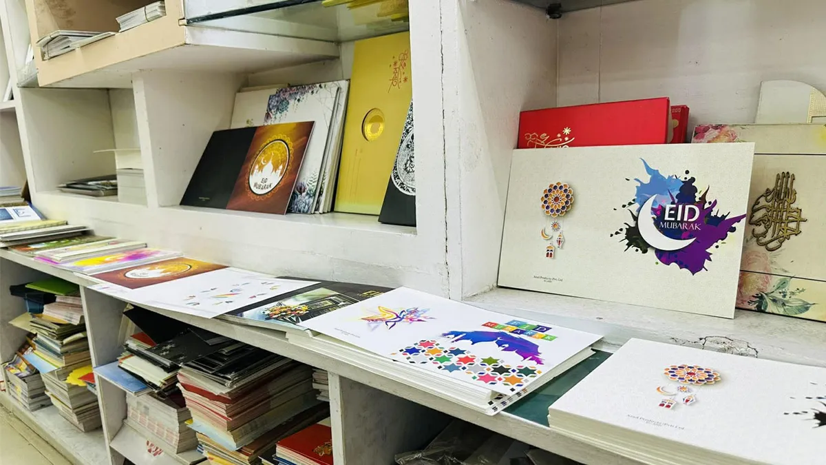 ডিজিটালের ছোঁয়ায় হারিয়ে যাচ্ছে ঈদ কার্ডের রীতি