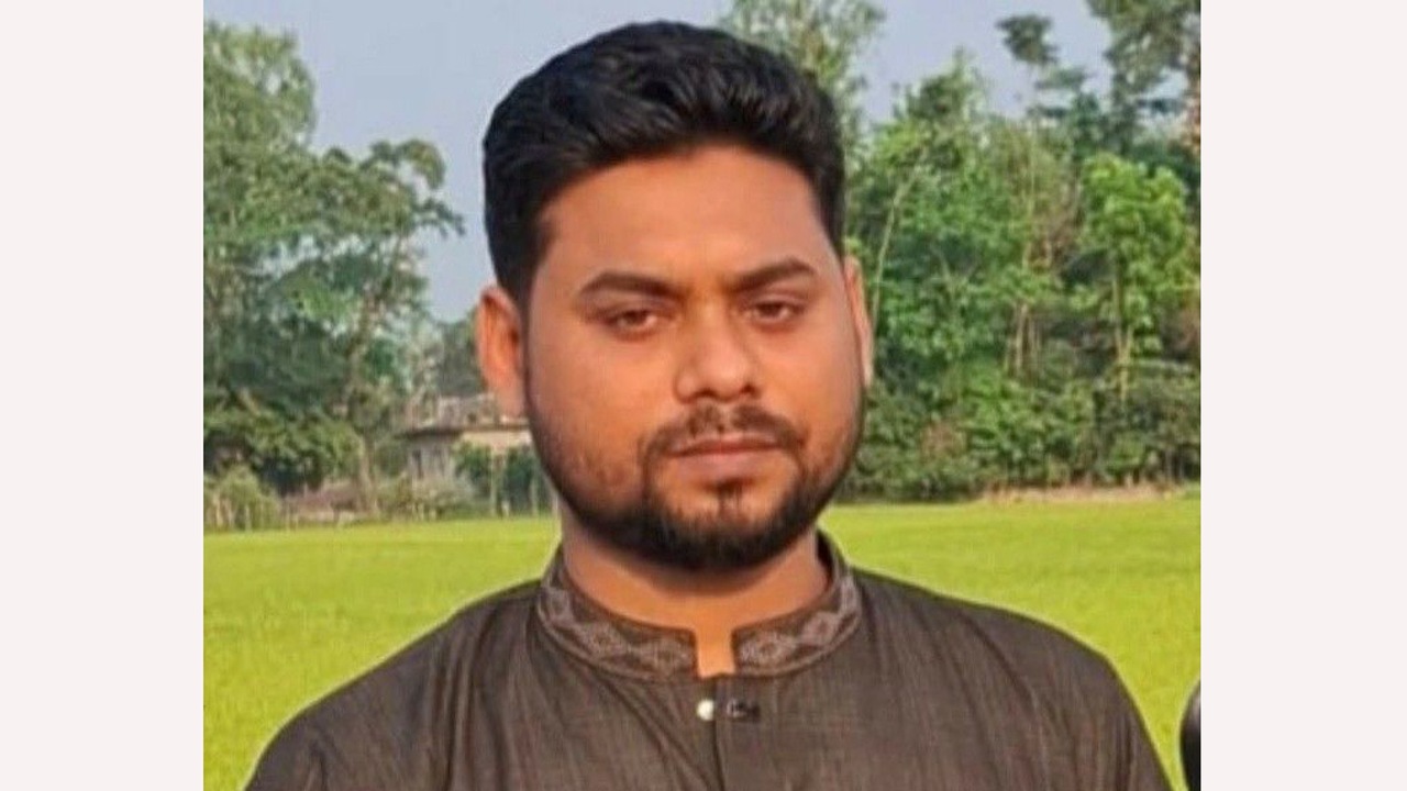 ফেনীর দাগনভূঞায় নিজ কক্ষ থেকে ৩ দিন পর যুবকের অর্ধগলিত লাশ উদ্ধার