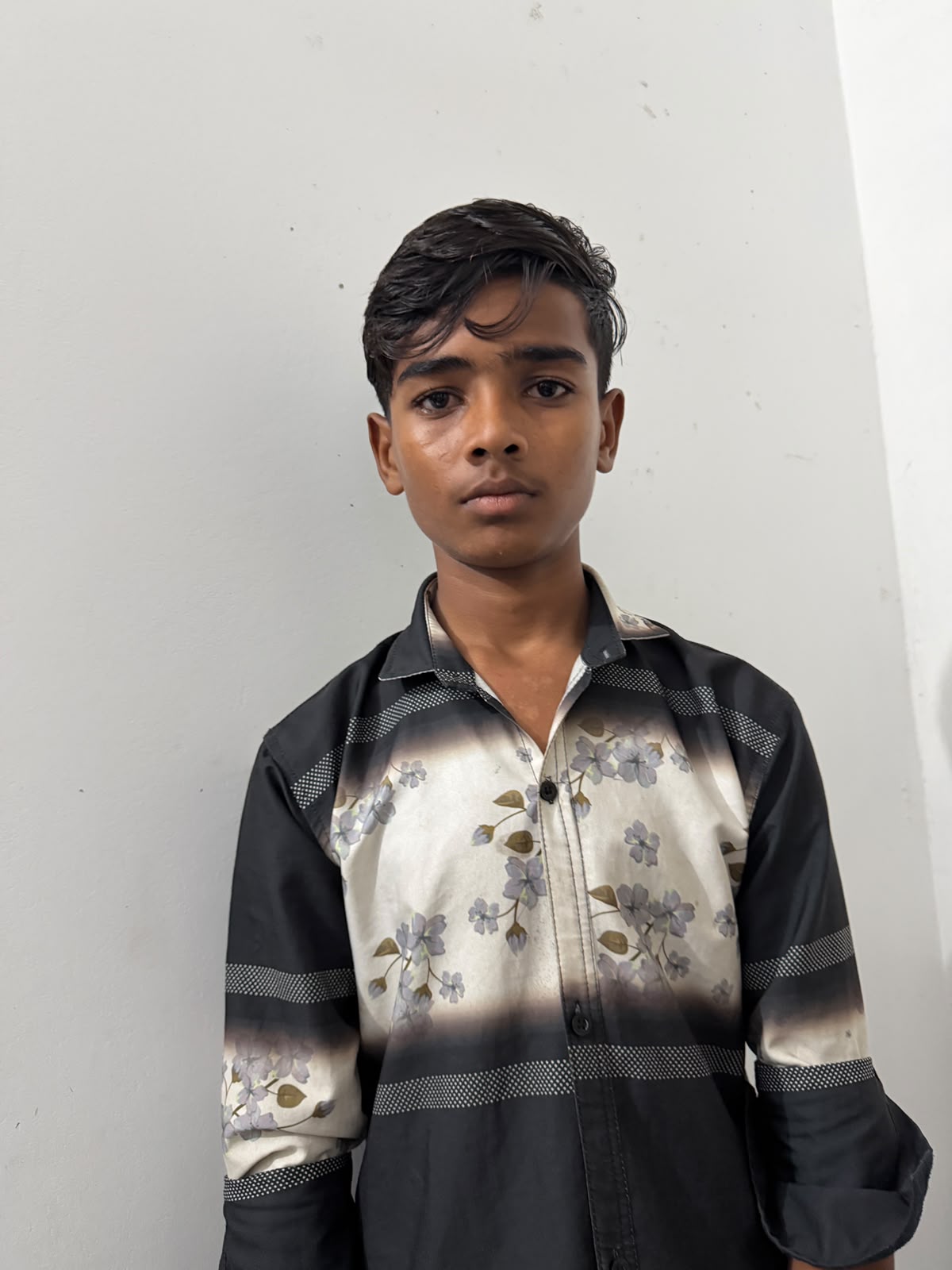 নারায়ণগঞ্জে স্কুল ছাত্রীকে লাথি মারা সেই বখাটে আটক